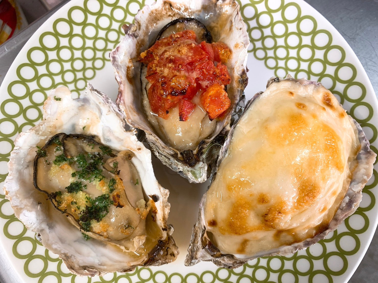 殻付牡蠣のオーブン焼き3種